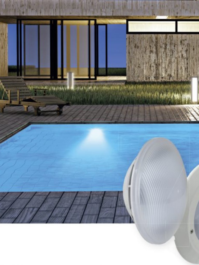 Luces LED para iluminar tu piscina de forma eficiente