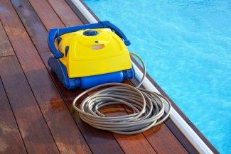 Mantenimiento de un limpiafondos de piscina